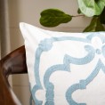 Throw Pillows| Safavieh Daciana 18-in x 18-in White/Blue 100% Ctotton Indoor Decorative Pillow - HZ75225